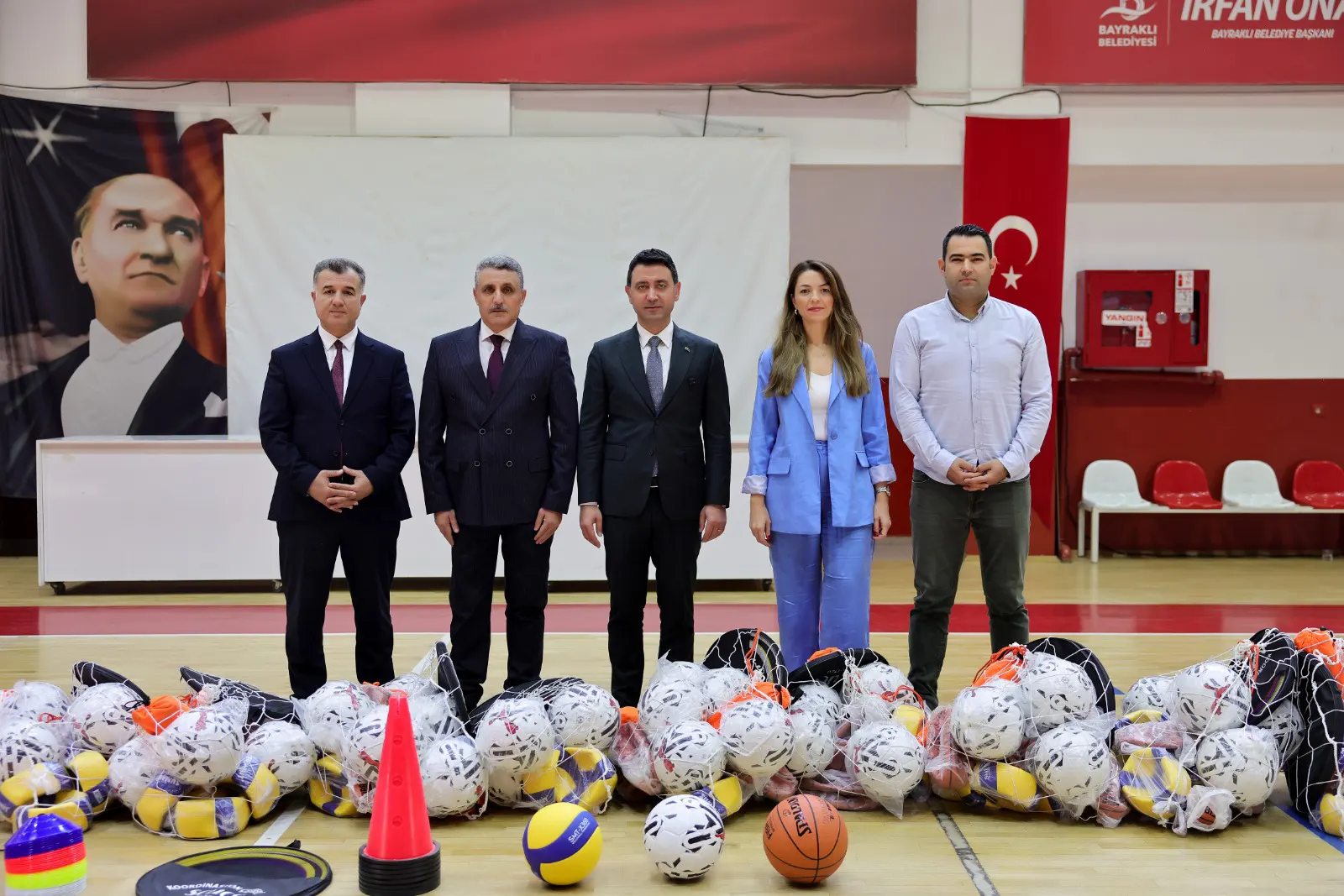 BayraklÄ±âda 51 Okula 1,5 Milyon Tlâlik Spor DesteÄi (1) kopya-1793099924146.webp